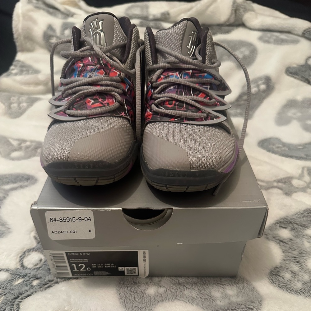 Kids Kyrie 5’s size 12 great condition